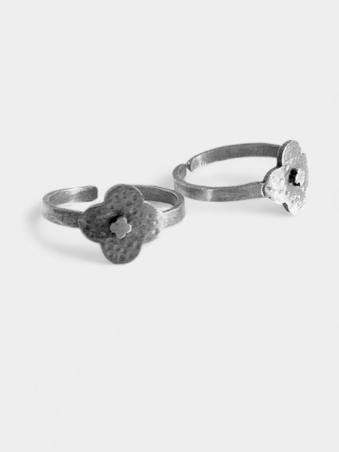 

Goldnera 925 Sterling Silver Oxidised Little Flower Design Toe Rings