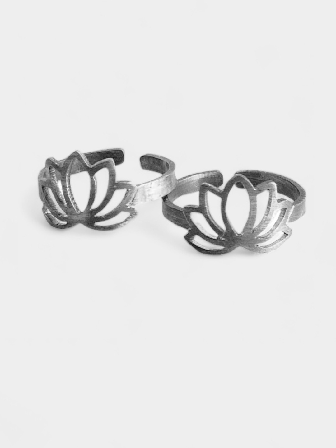 

Goldnera 925 Sterling Silver Lotus Cut work Design Toe Rings