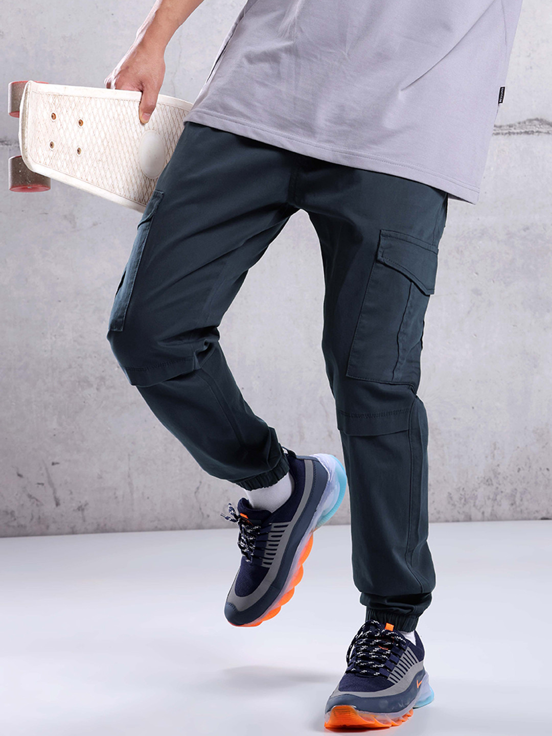 

Beyoung Men Relaxed Low-Rise Plain Cargos Joggers, Blue