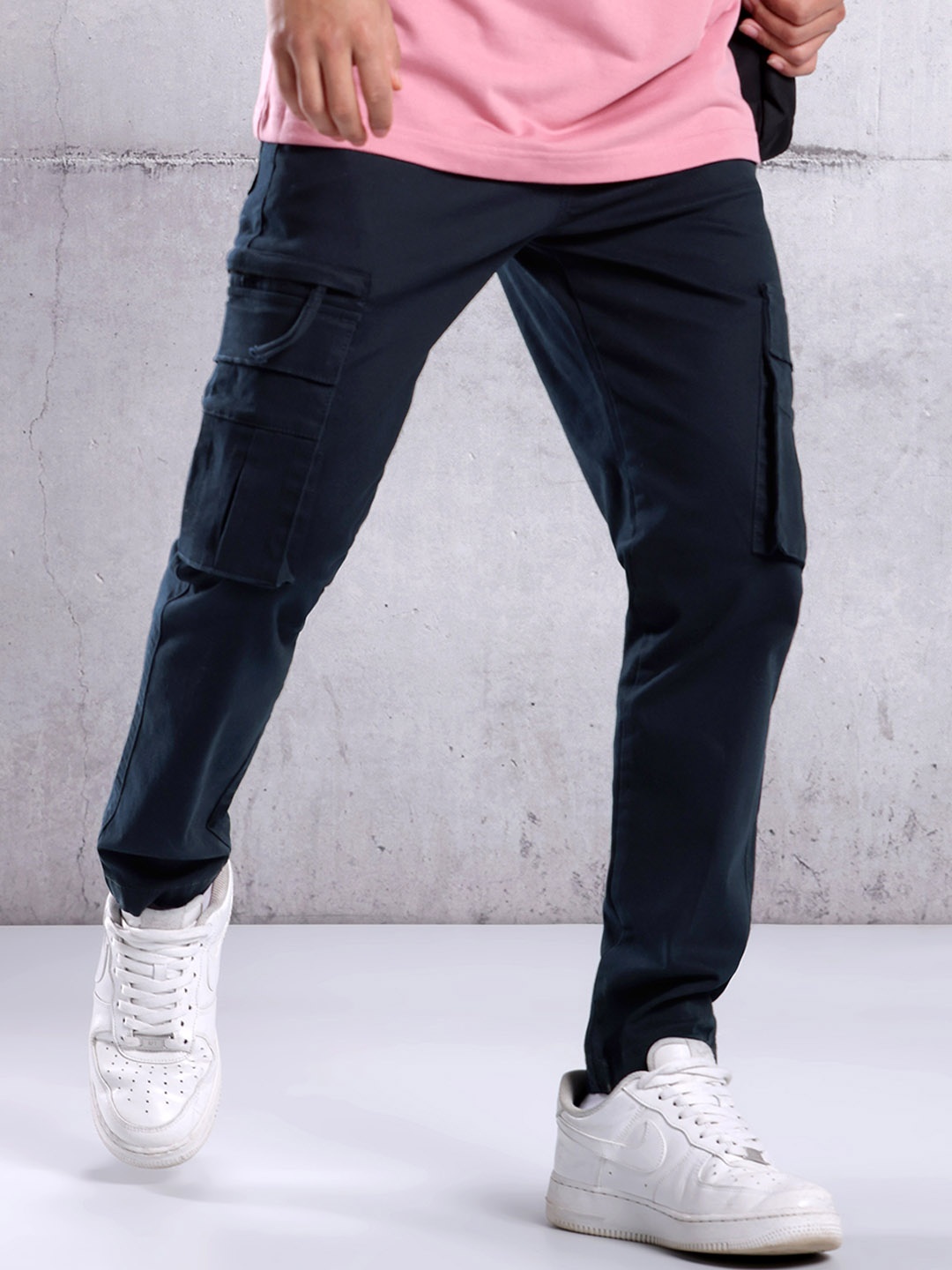 

Beyoung Men Relaxed Low-Rise Cargos Trousers, Blue