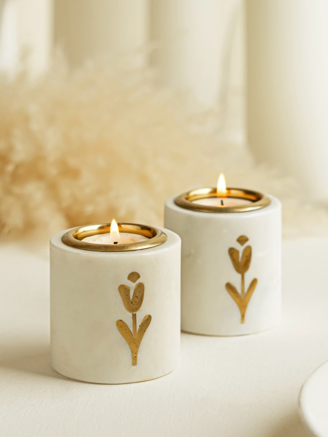 

Marbleous 2 Pieces Floral Print Cylindrical Shaped Marble Tealight Candle Holders, White