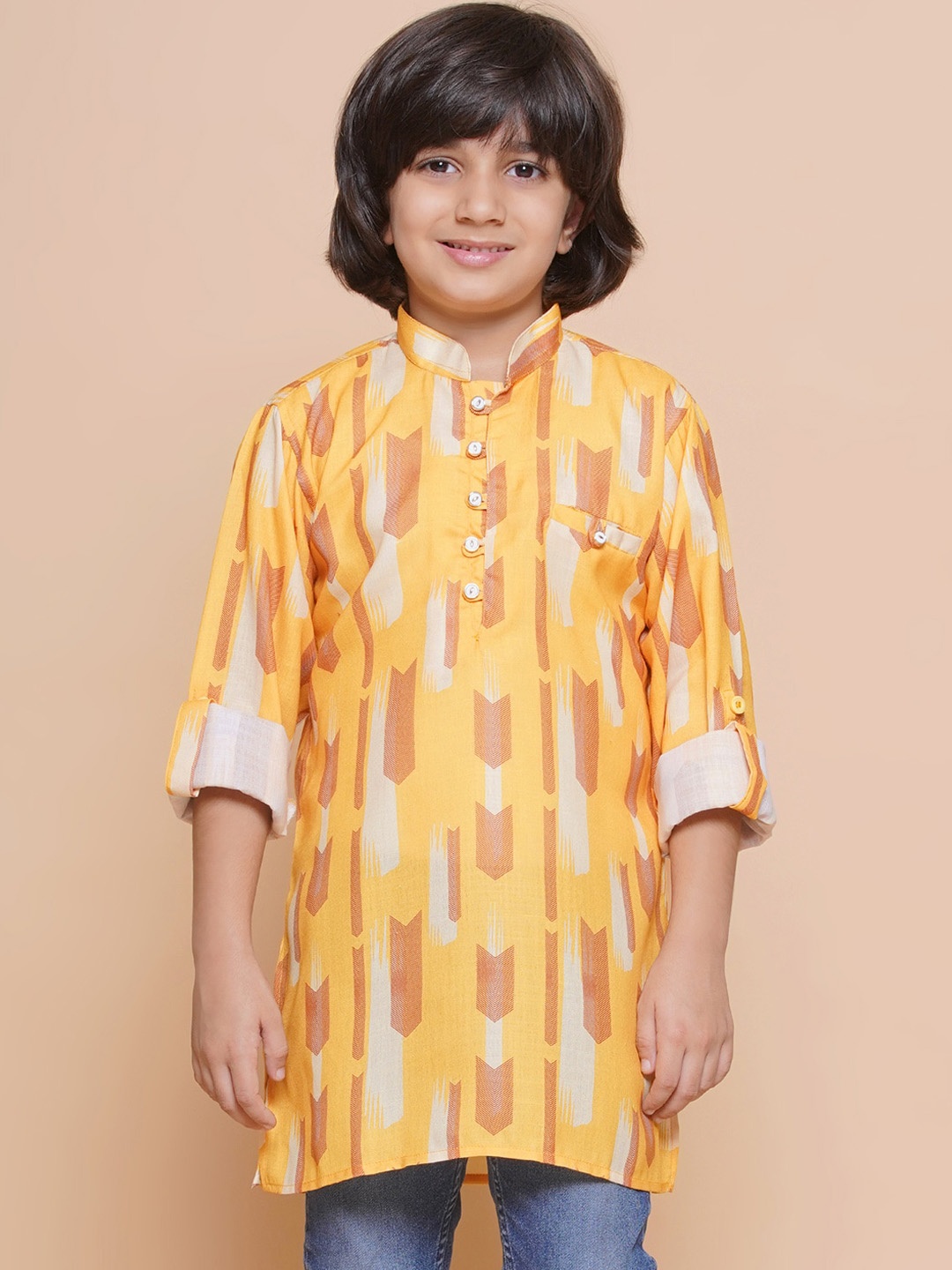 

Aj DEZInES Boys Geometric Printed Mandarin Collar Cotton Kurta, Yellow