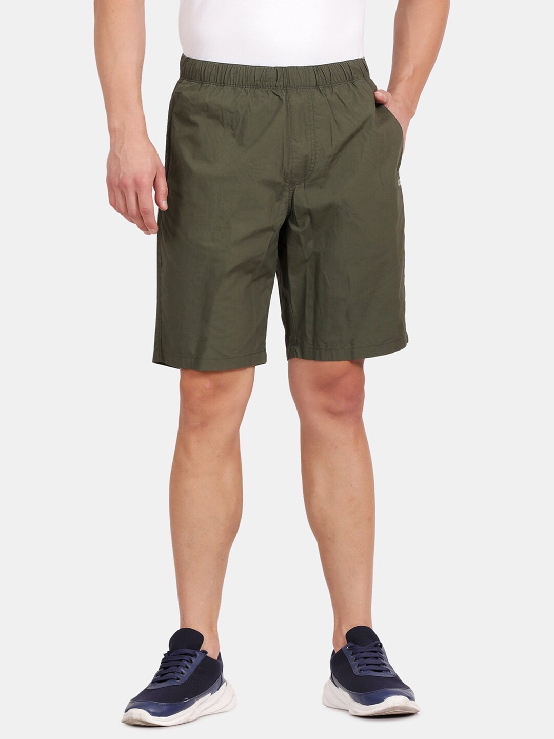 

t-base Men Mid Rise Pure Cotton Shorts, Green