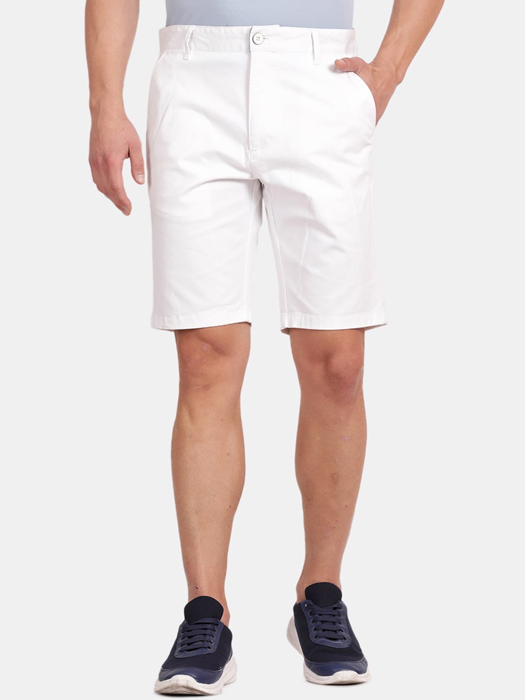 

t-base Men Mid-Rise Shorts, White
