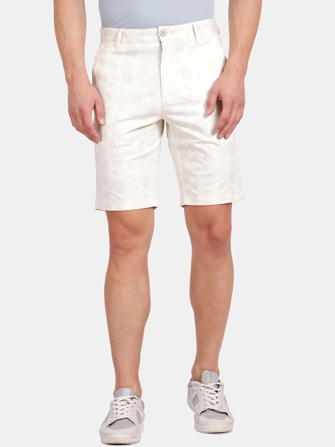 

t-base Men Floral Printed Shorts, White