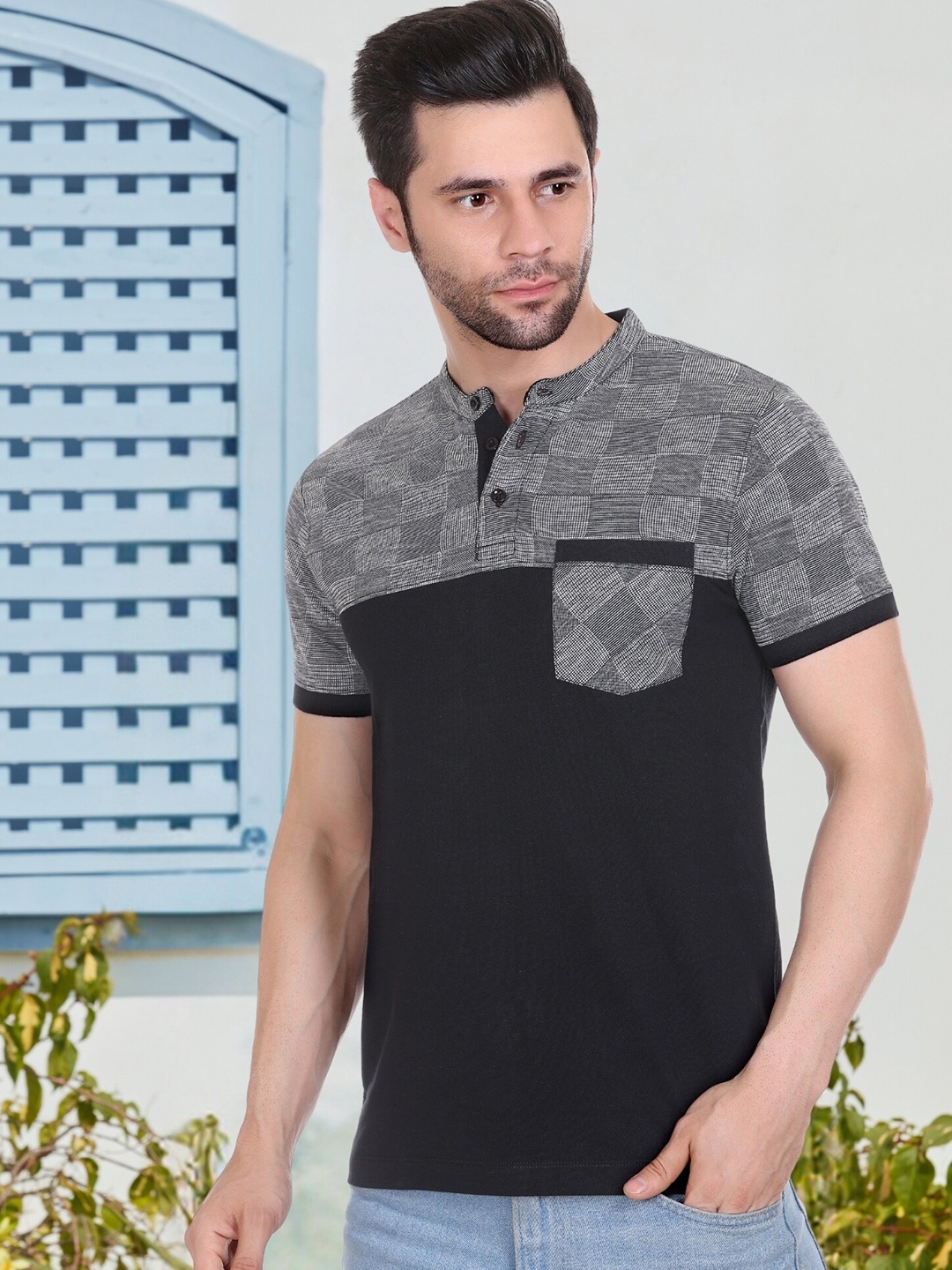 

AXMANN Colourblocked Henley Neck Cotton T-shirt, Black