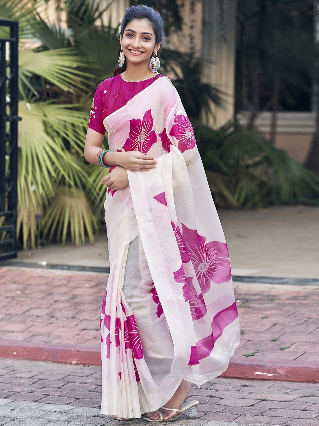 Mitera Floral Printed Zari Saree, White
