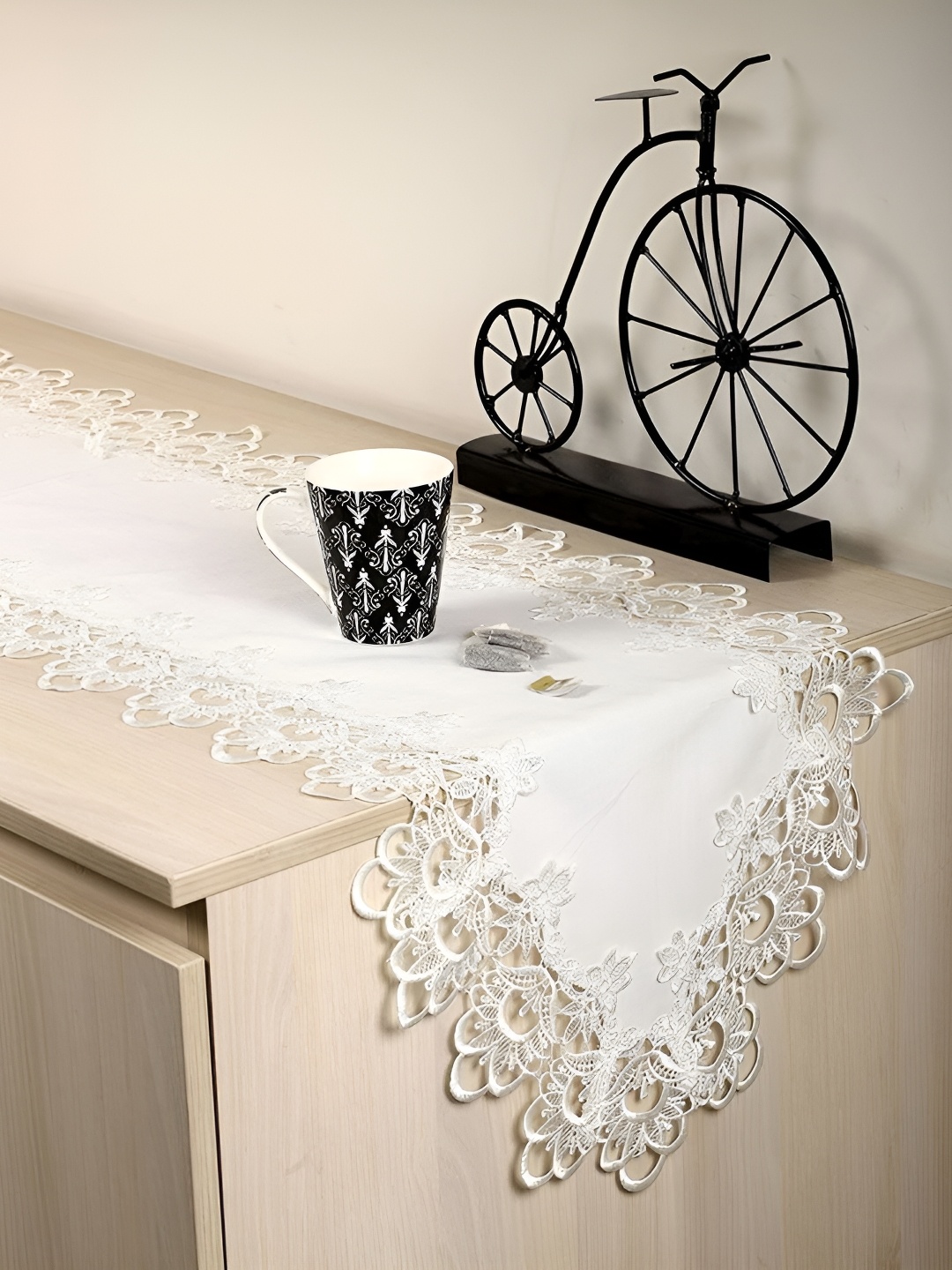 

MONKDECOR White Embroidered Table Runners