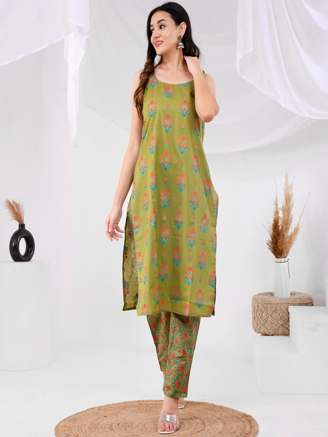 

Aspriya Floral Printed Kurta, Green