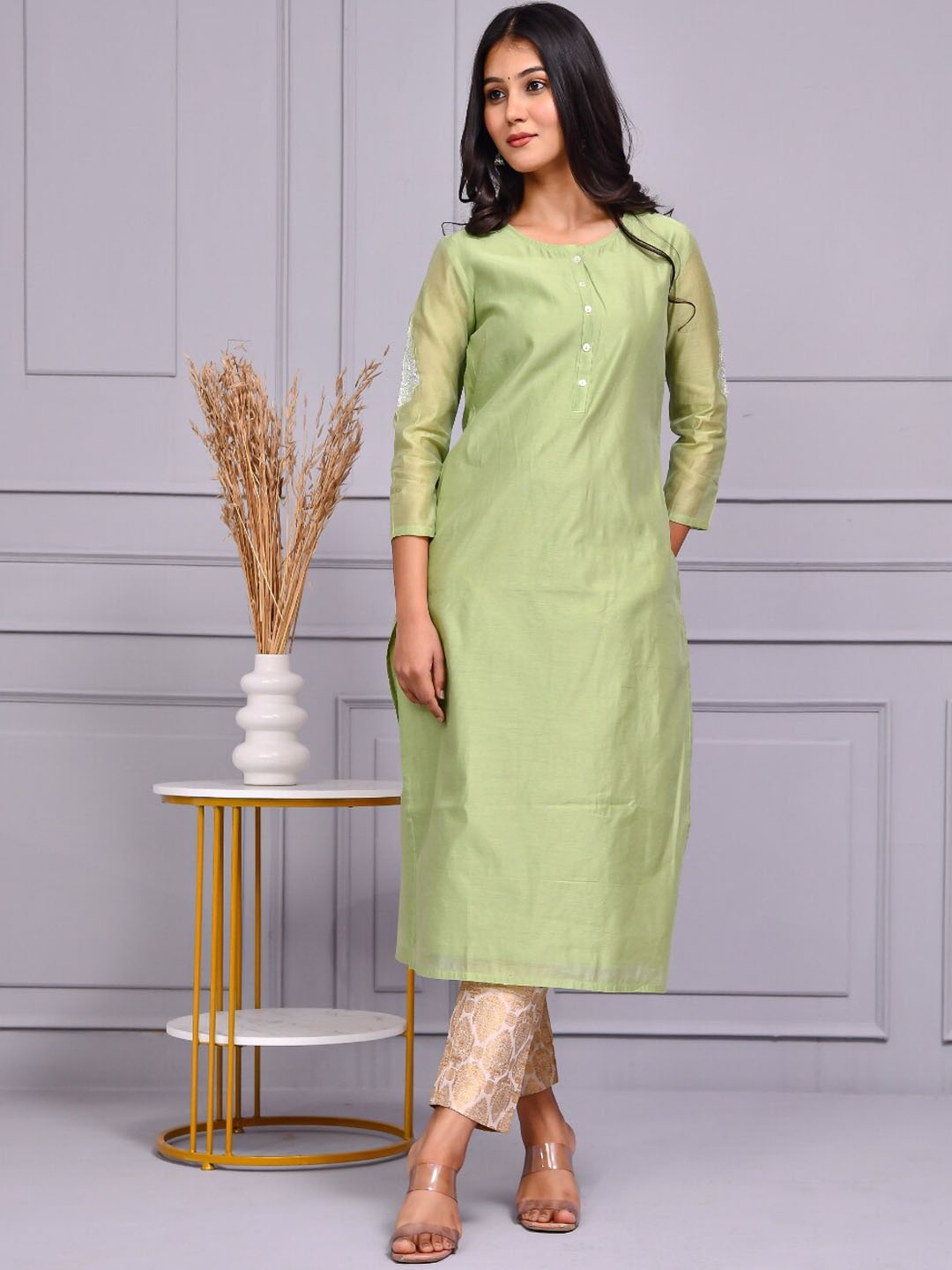 

Aspriya Round Neck Straight Kurta, Green