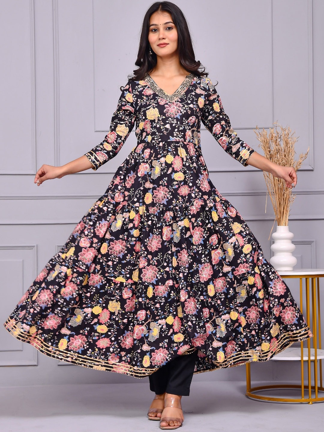 

Aspriya Floral Printed Pure Cotton Anarkali Kurta, Black