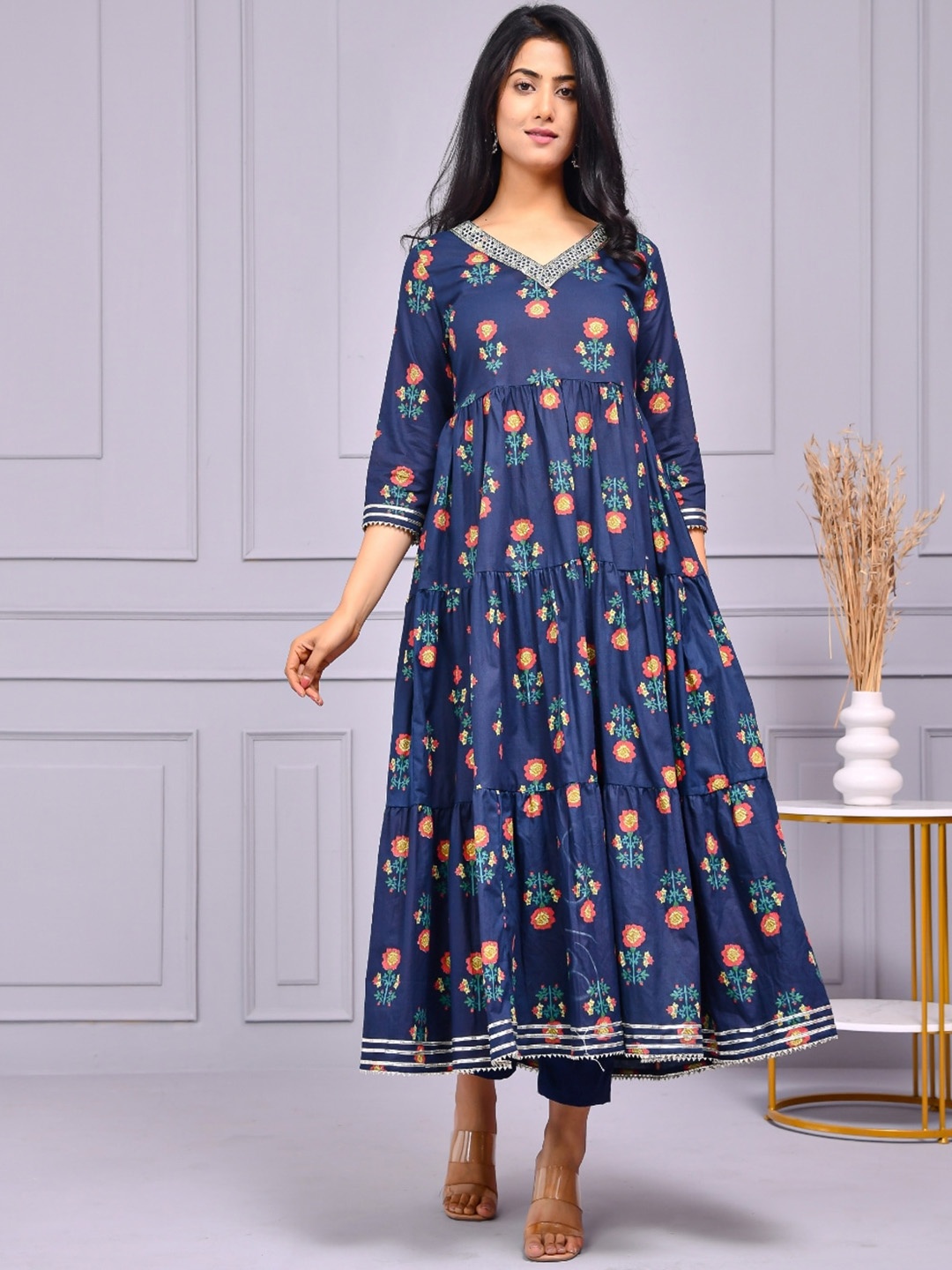 

Aspriya Floral Printed V-Neck Anarkali Kurta, Navy blue