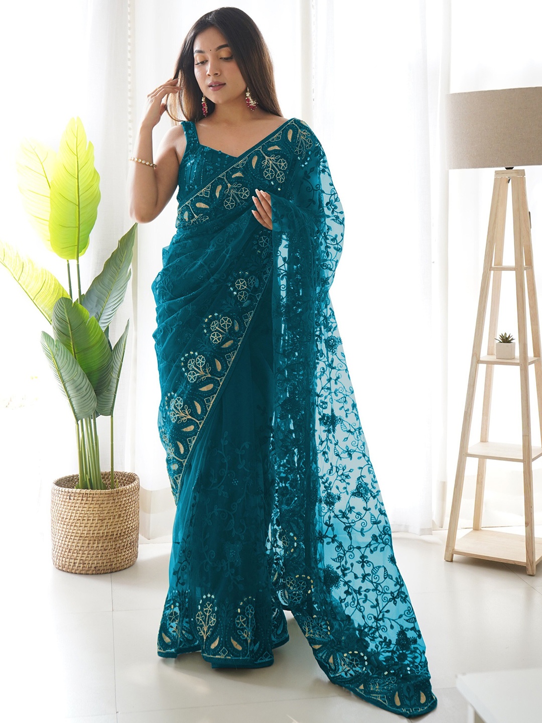 

Celeb Styles Floral Embroidered Sequinned Net Saree, Teal