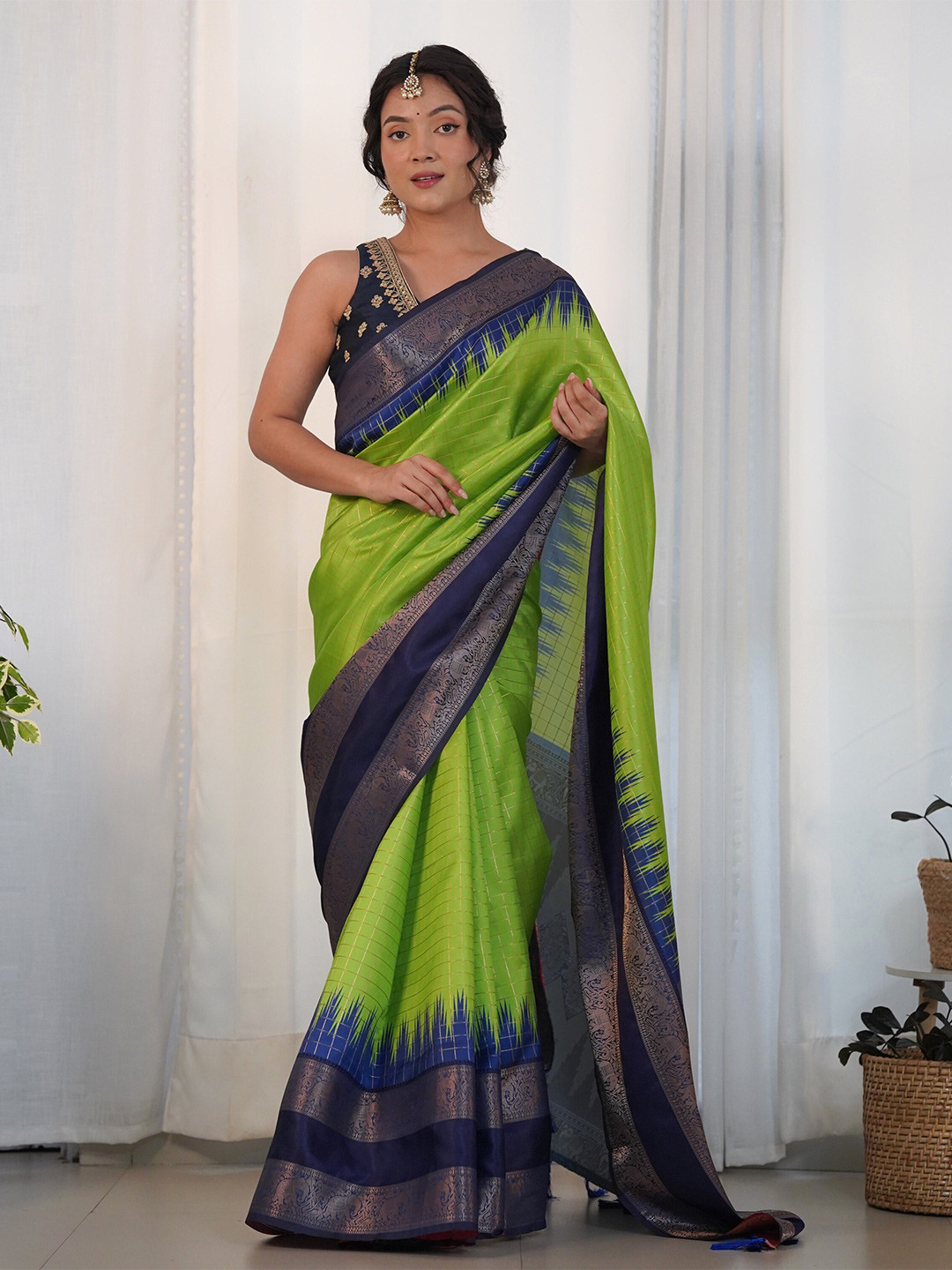 

Celeb Styles Woven Designed Zari Saree, Green