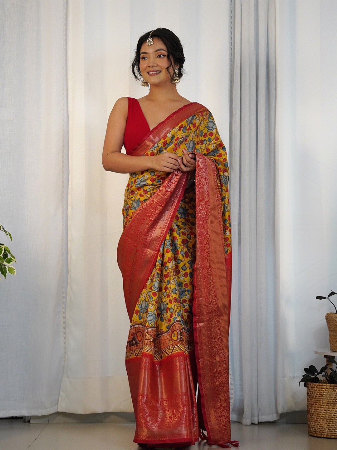 

Celeb Styles Kalamkari Printed Zari Saree, Yellow