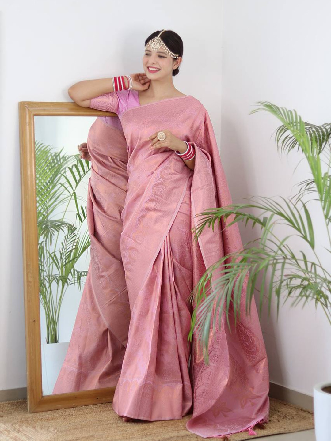 

bansari textiles Ethnic Motifs Woven Design Zari Silk Blend Banarasi Saree, Pink