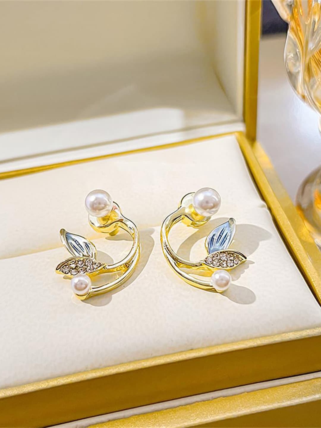 

Krelin Gold-Plated Leaf Shaped Stud Earrings