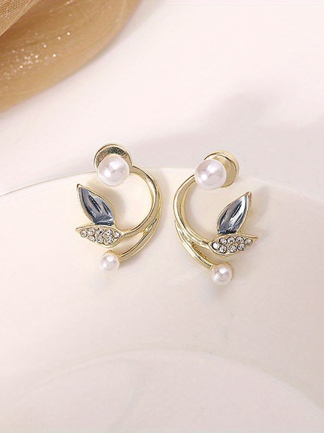 

Krelin Gold Plated Leaf Shaped Stud Earrings