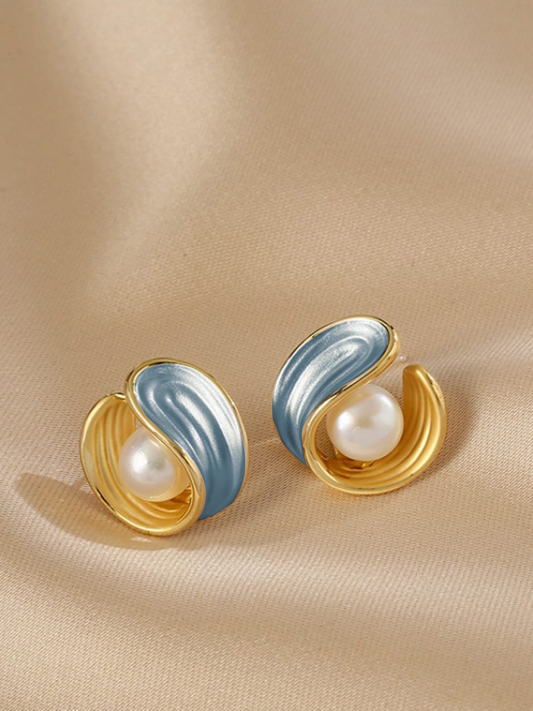 

VAGHBHATT Gold-Plated Stainless Steel Circular Shaped Studs Earrings