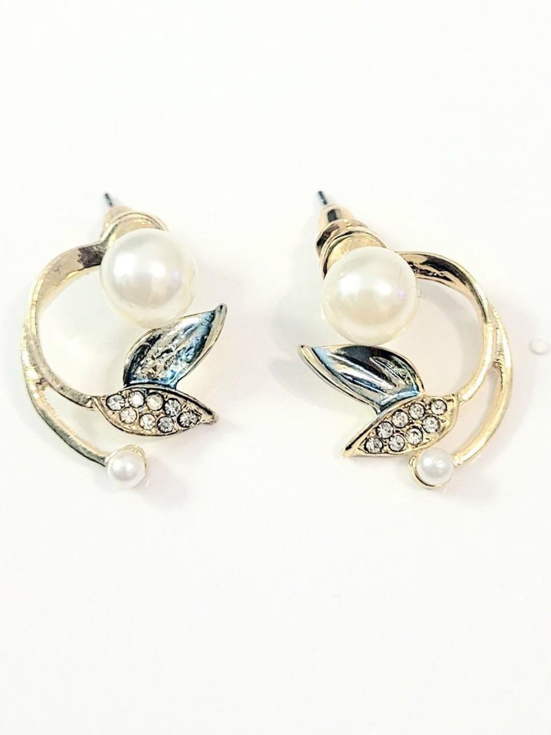 

VAGHBHATT Gold-Plated Stainless Steel Leaf Shaped Studs Earrings