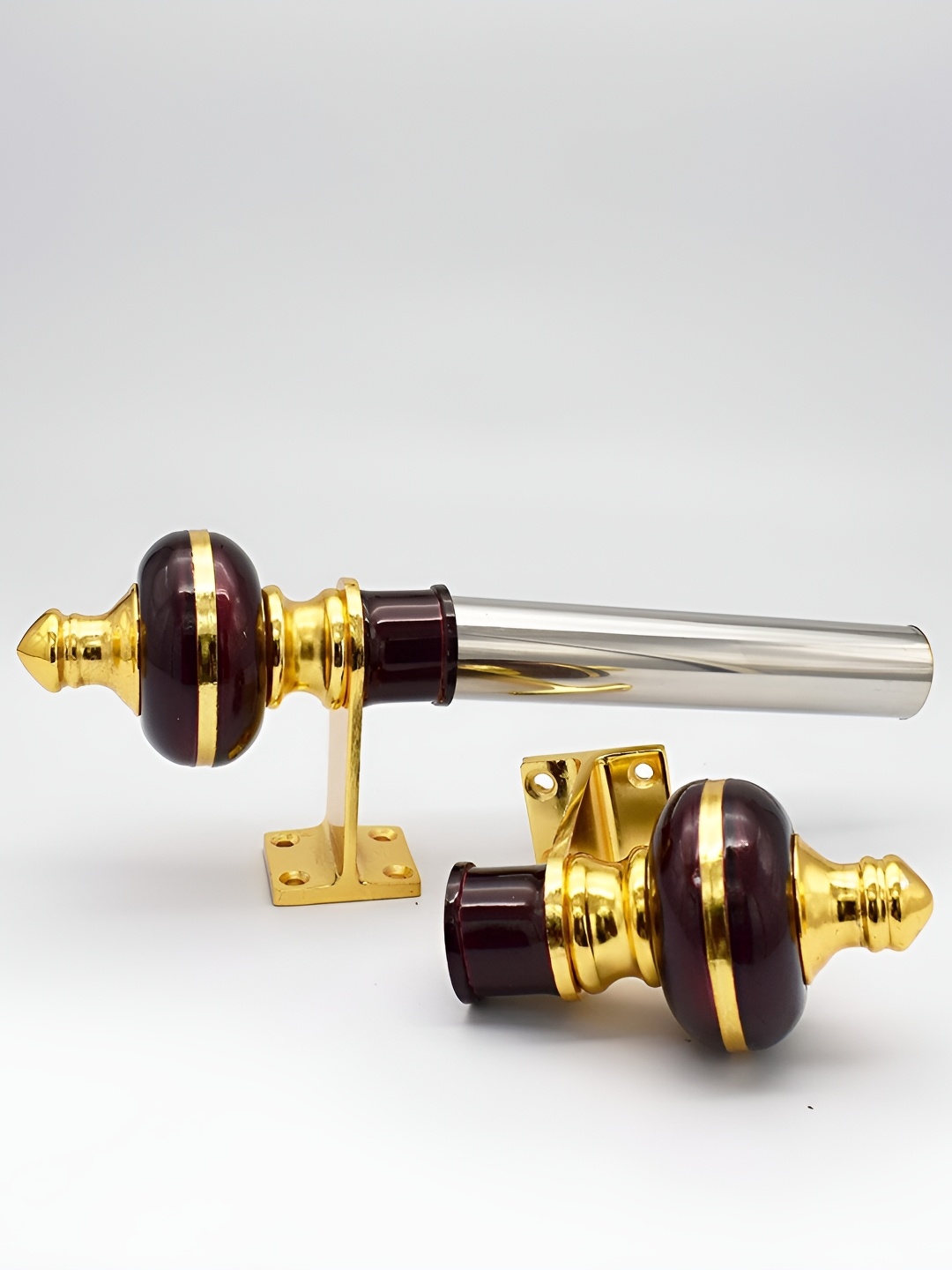 

Rab Maroon & Gold Toned 2 Pieces Rod Rail Brackets