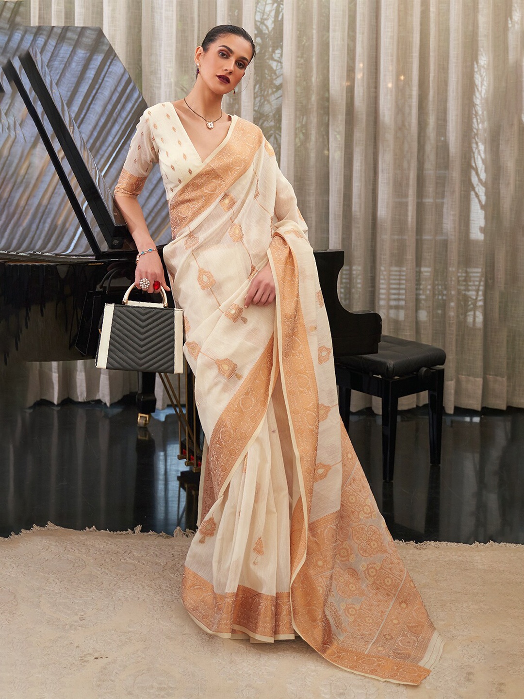 

DEVATITHI Woven Design Ethnic Motifs Saree, White