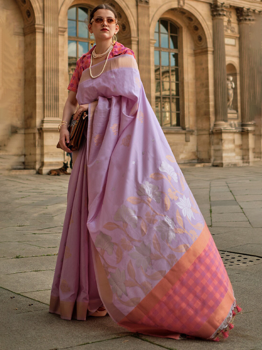 

DEVATITHI Ethnic Motifs Woven Design Saree, Lavender