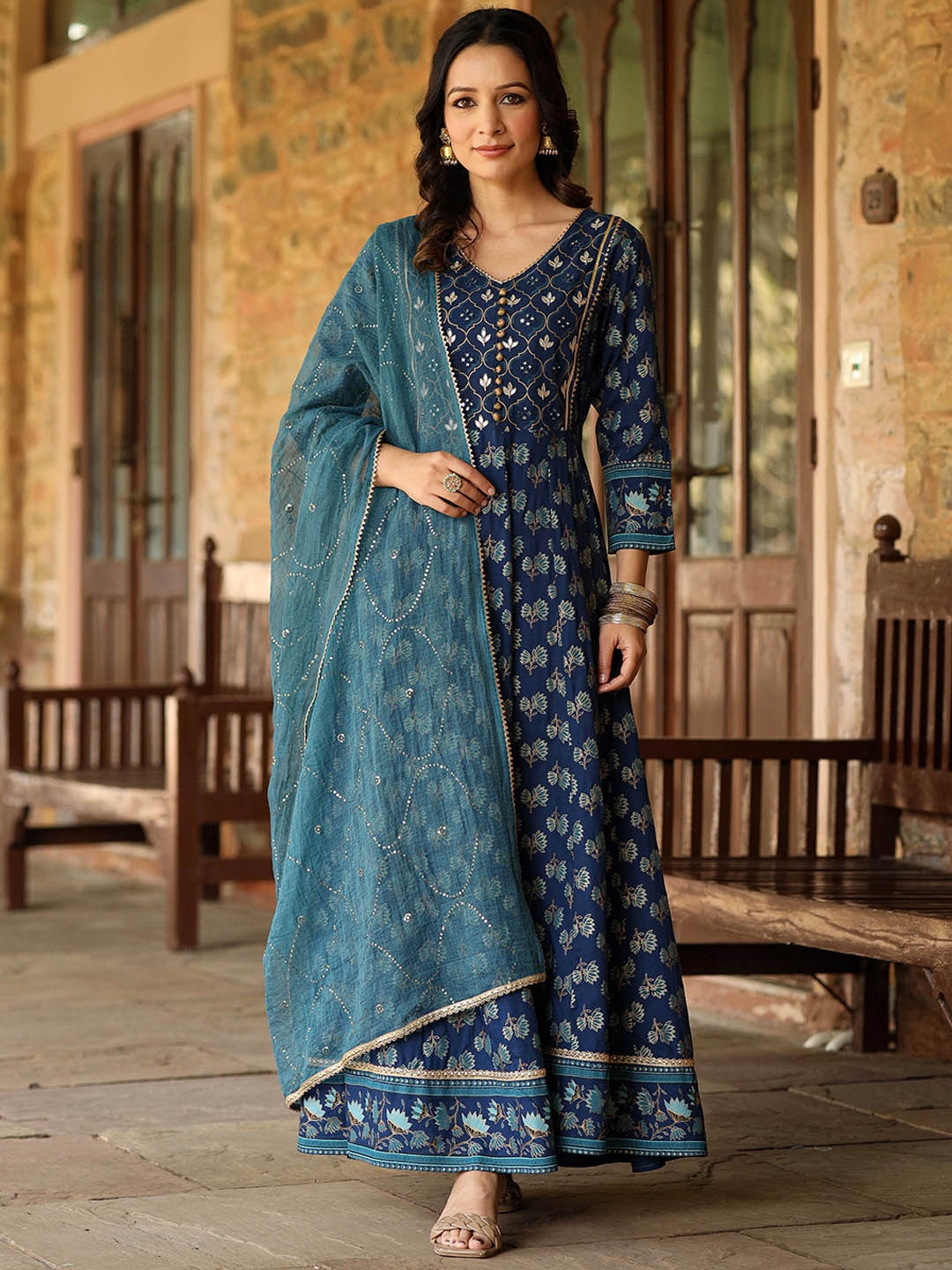 

AMIRAS INDIAN ETHNIC WEAR Floral Printed Gotta Patti Anarkali Kurta With Dupatta, Blue