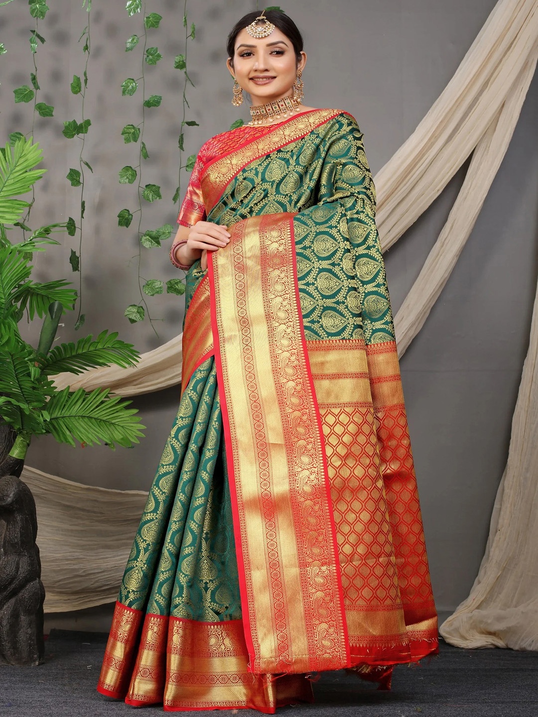 

SGF11 Ethnic Motifs Zari Pure Silk Kanjeevaram Saree, Green