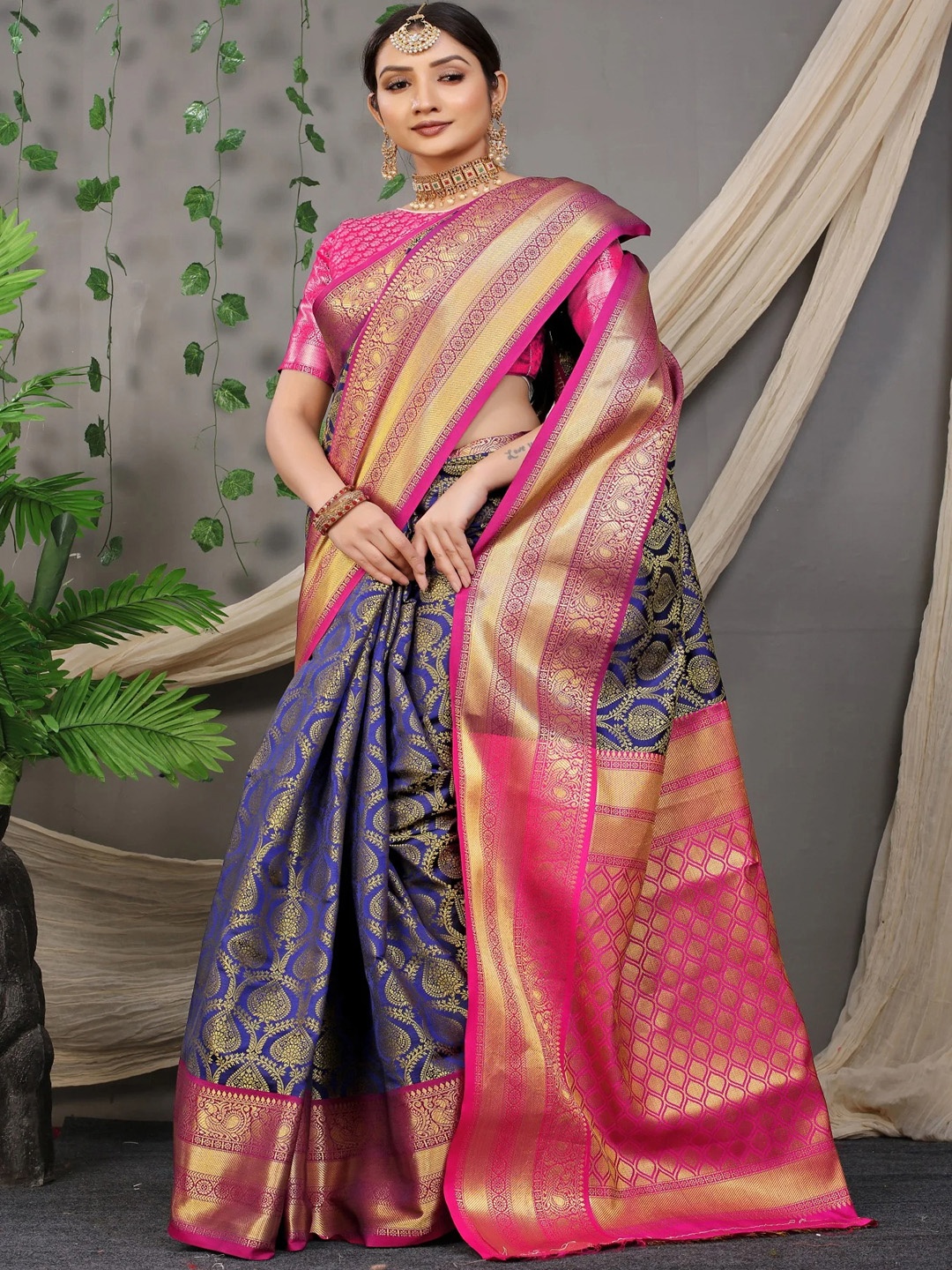 

SGF11 Woven Design Zari Pure Silk Kanjeevaram Saree, Navy blue