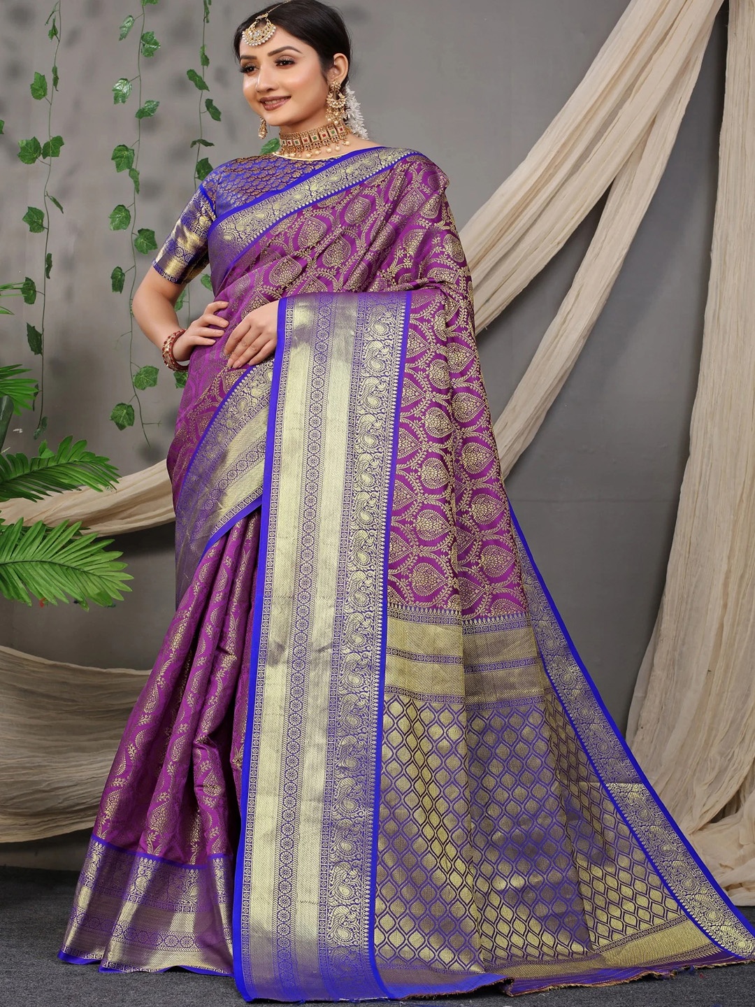 

SGF11 Woven Design Zari Pure Silk Kanjeevaram Saree, Purple