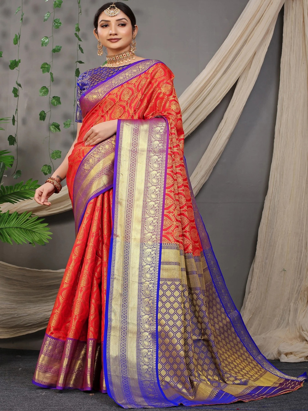 

SGF11 Woven Design Zari Pure Silk Kanjeevaram Saree, Red