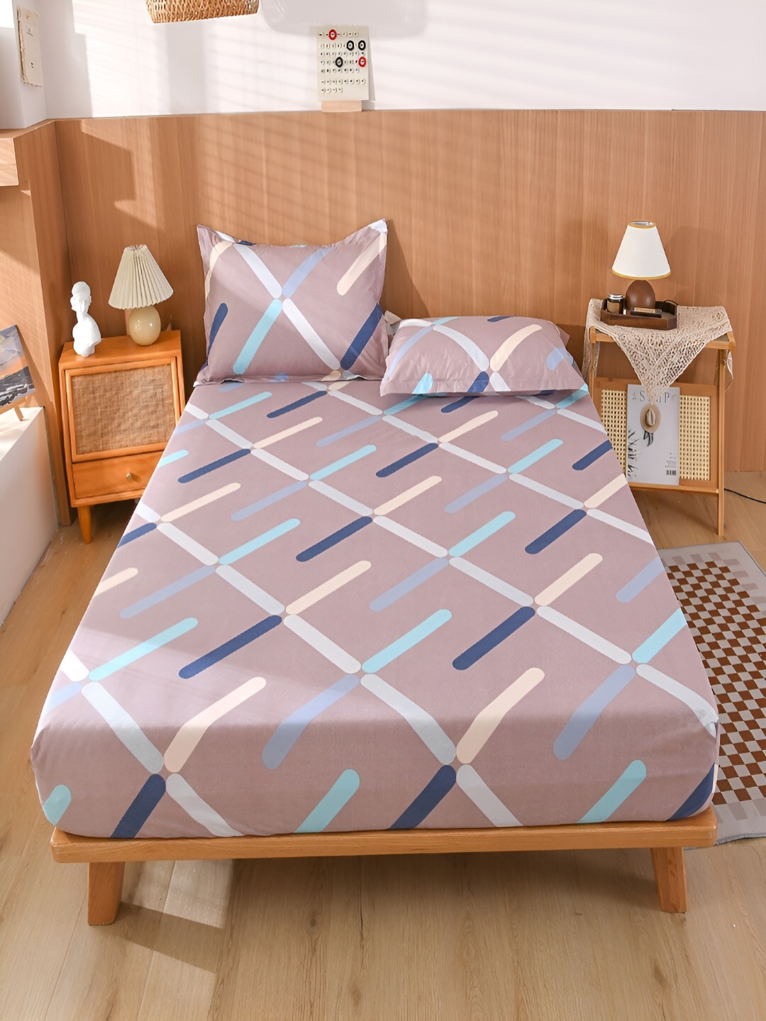 

JC HOME Mauve & Blue Geometric Fitted 150 TC King Bedsheet with 2 Pillow Covers