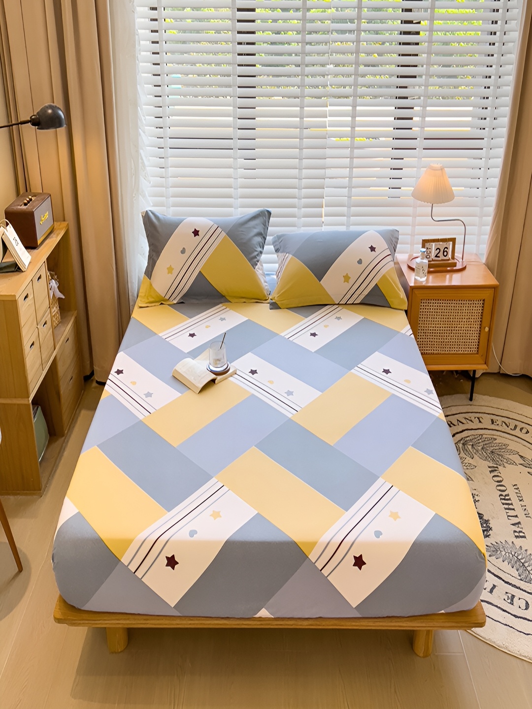 

JC HOME White Printed 230 TC Fitted Cotton King Bedsheet with 2 Pillow Covers