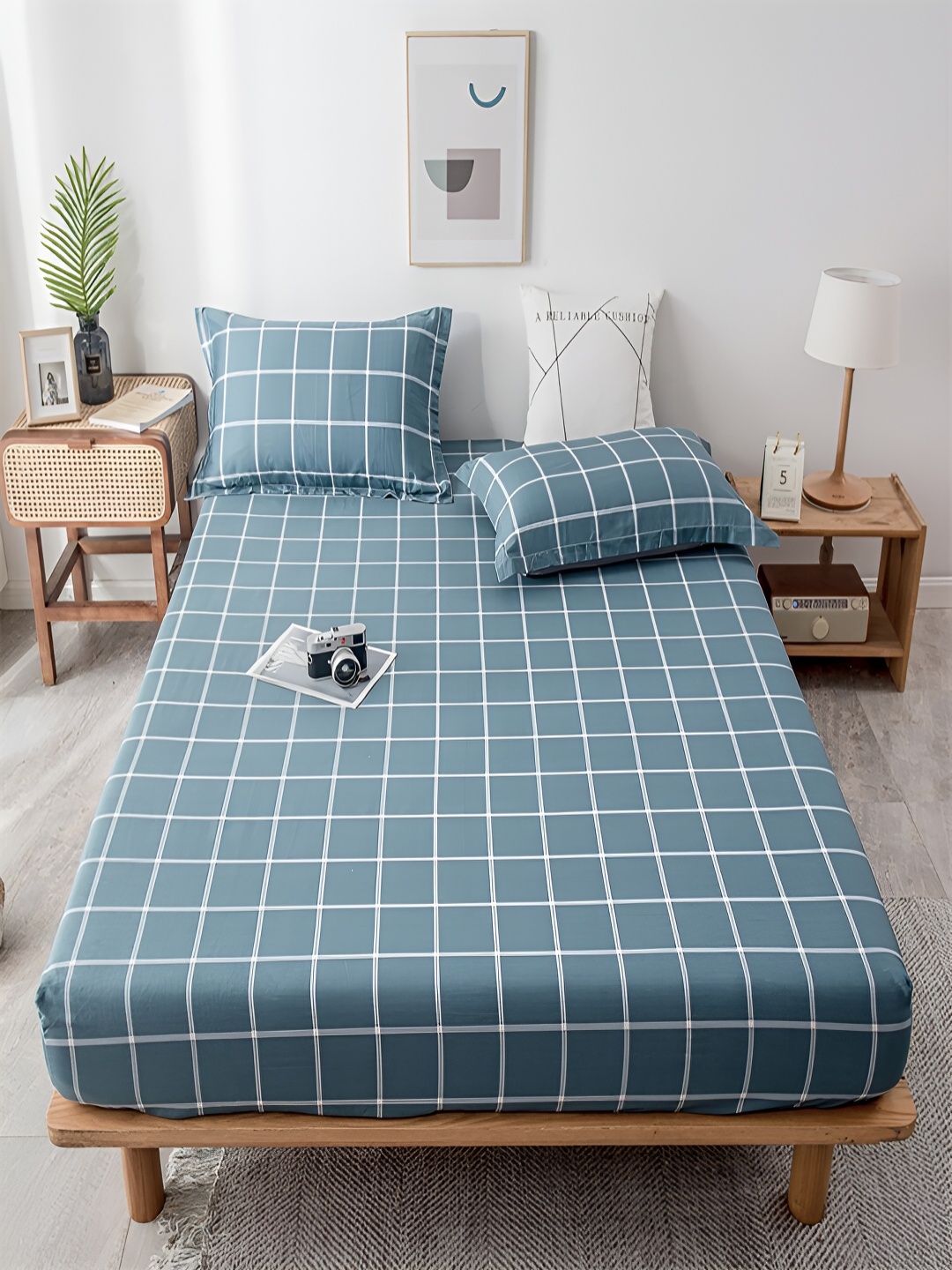 

JC HOME Blue Geometric 230 TC Cotton Fitted Queen Bedsheet with 2 Pillow Covers