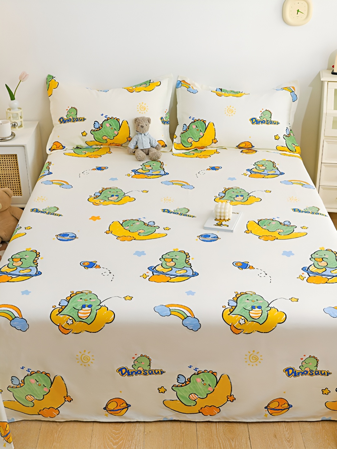 

JC HOME White & Yellow Graphic 230 TC Cotton King Bedsheet with 2 Pillow Covers