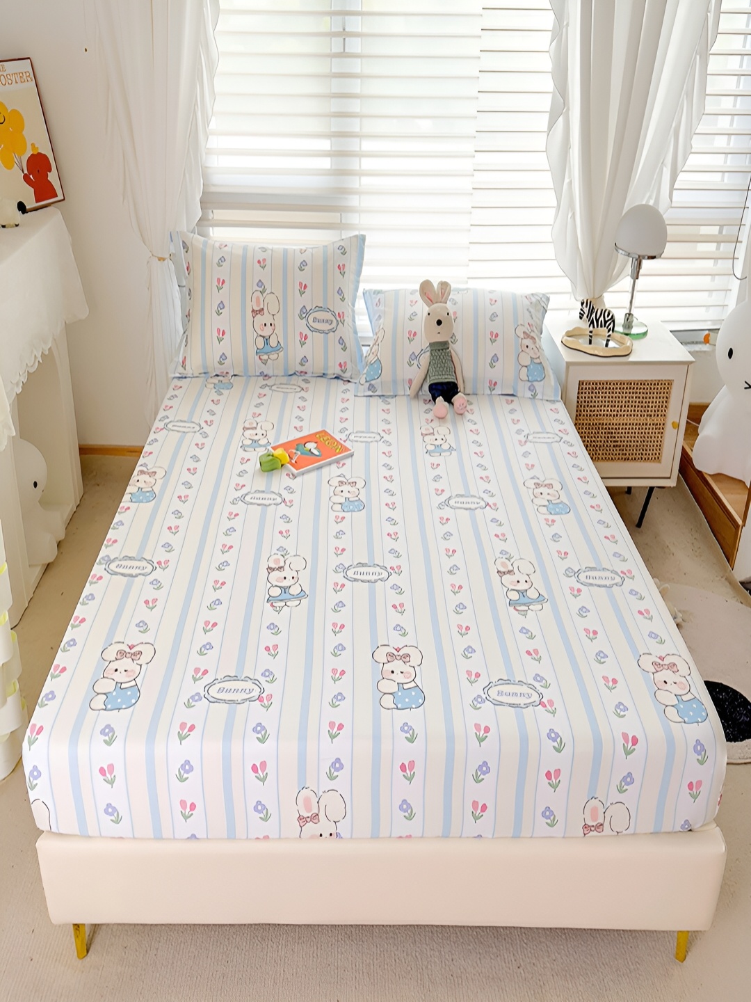

JC HOME White & Blue Graphic Queen Fitted Bedsheet with 2 Pillow Covers