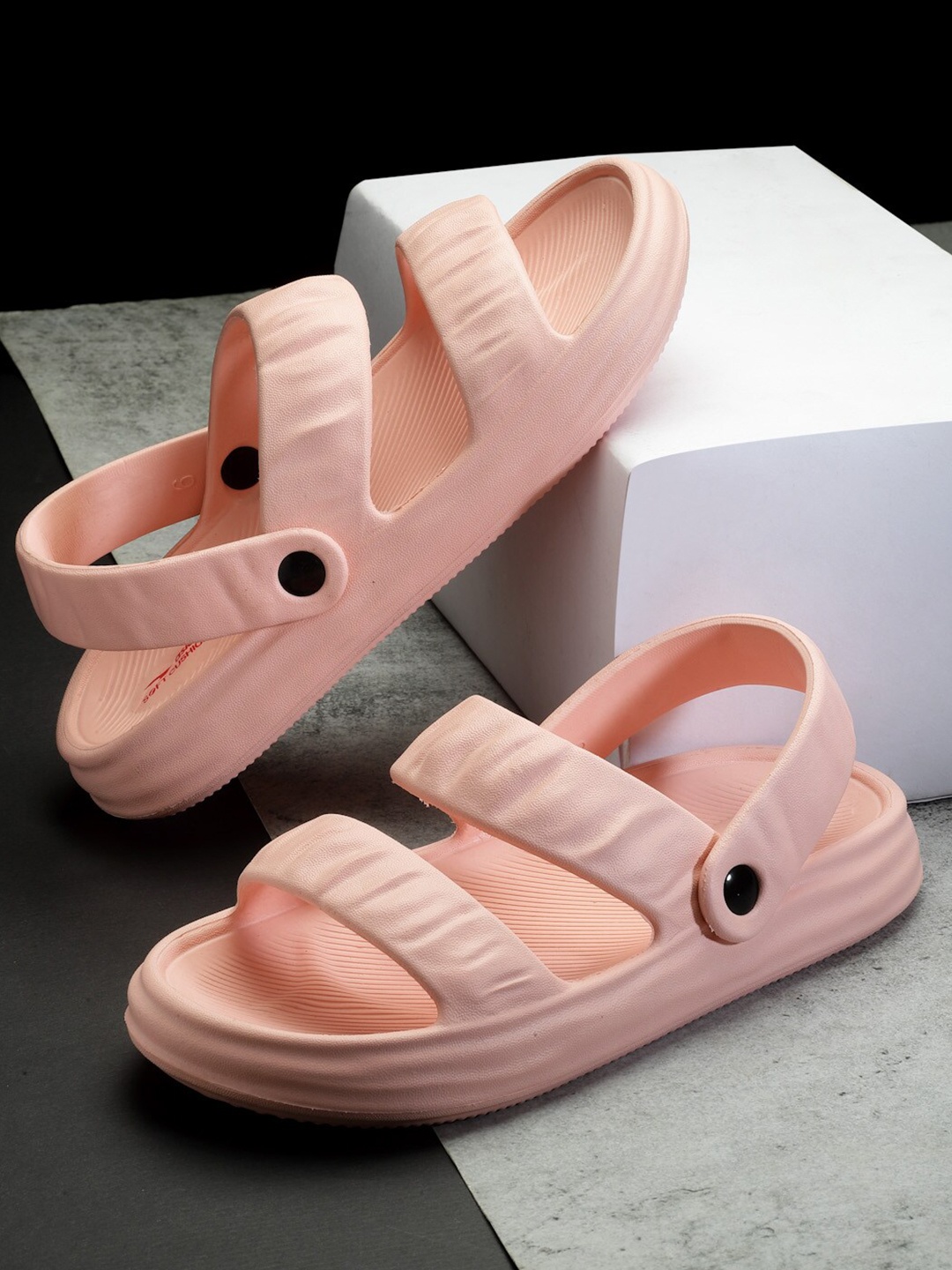 

ASIAN Women Textured Clogs, Pink