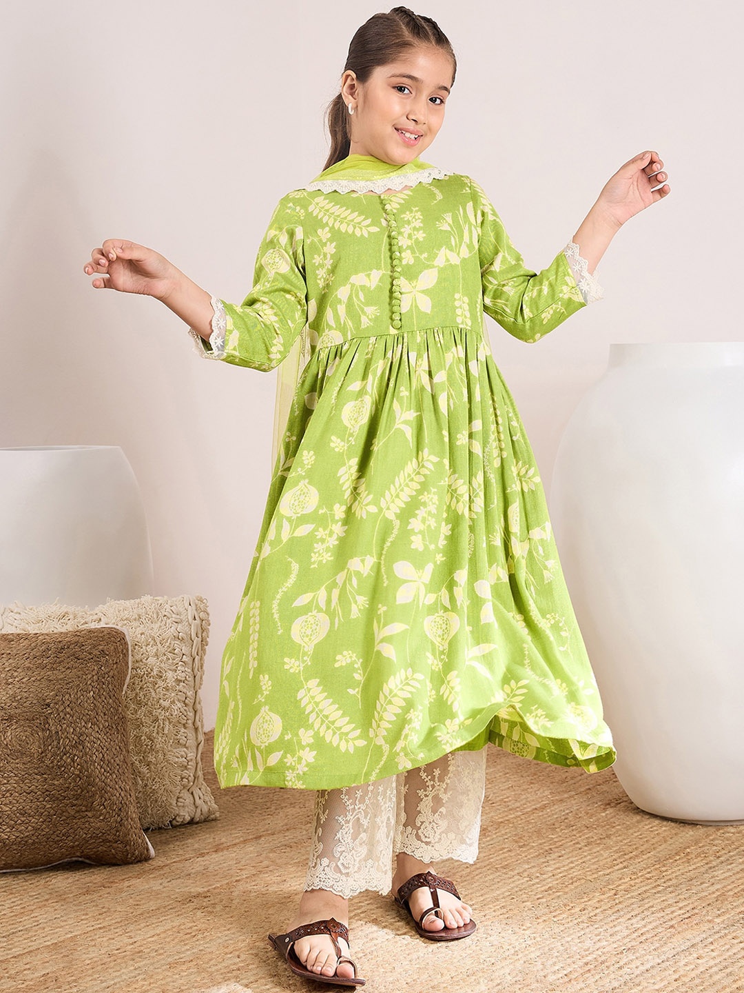 

pspeaches Girls Floral Printed Pleated A-Line Kurta with Trousers & Dupatta, Green