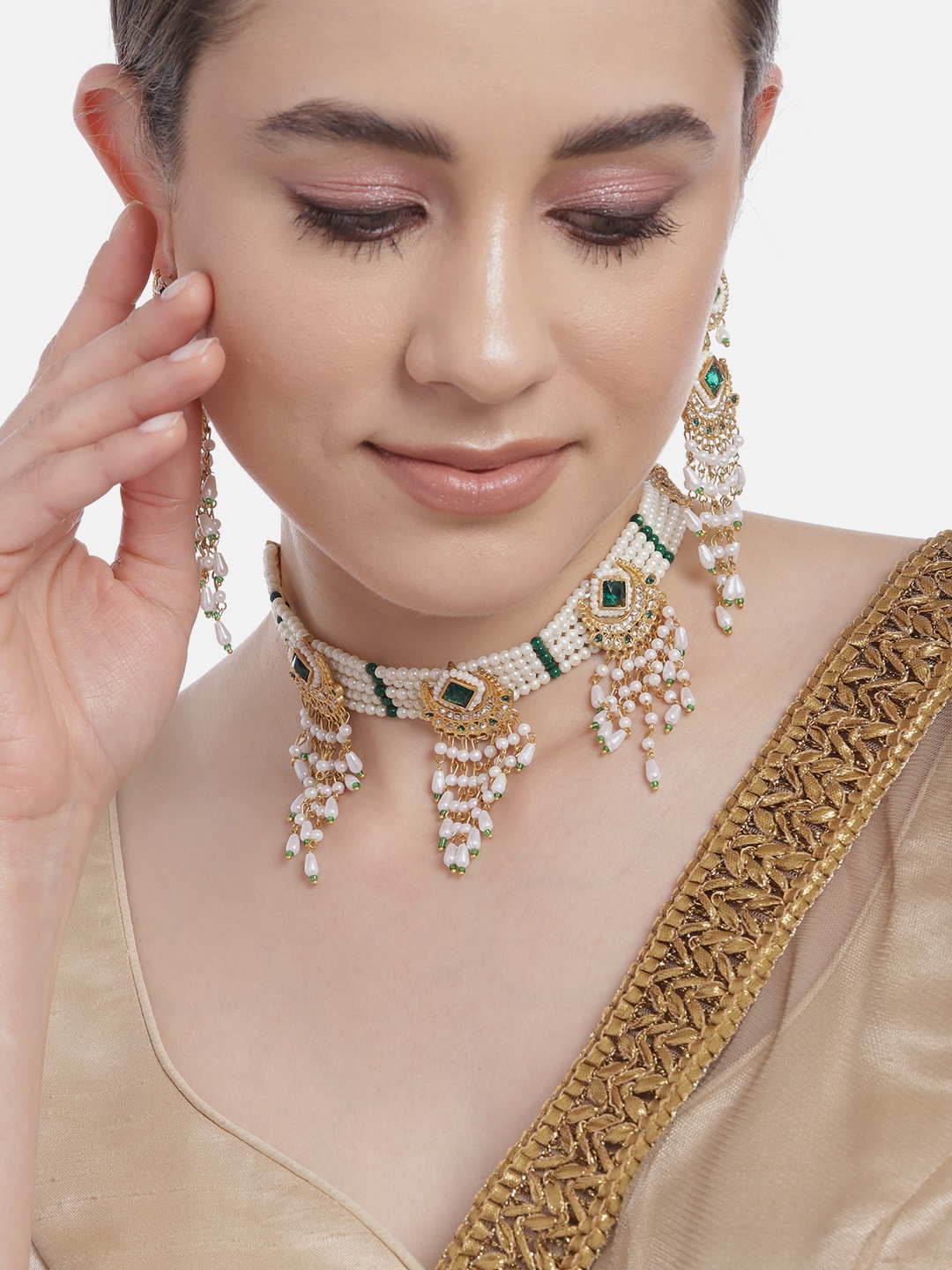 

Anouk Gold-Plated Artificial Beads & Stones Jewellery Set