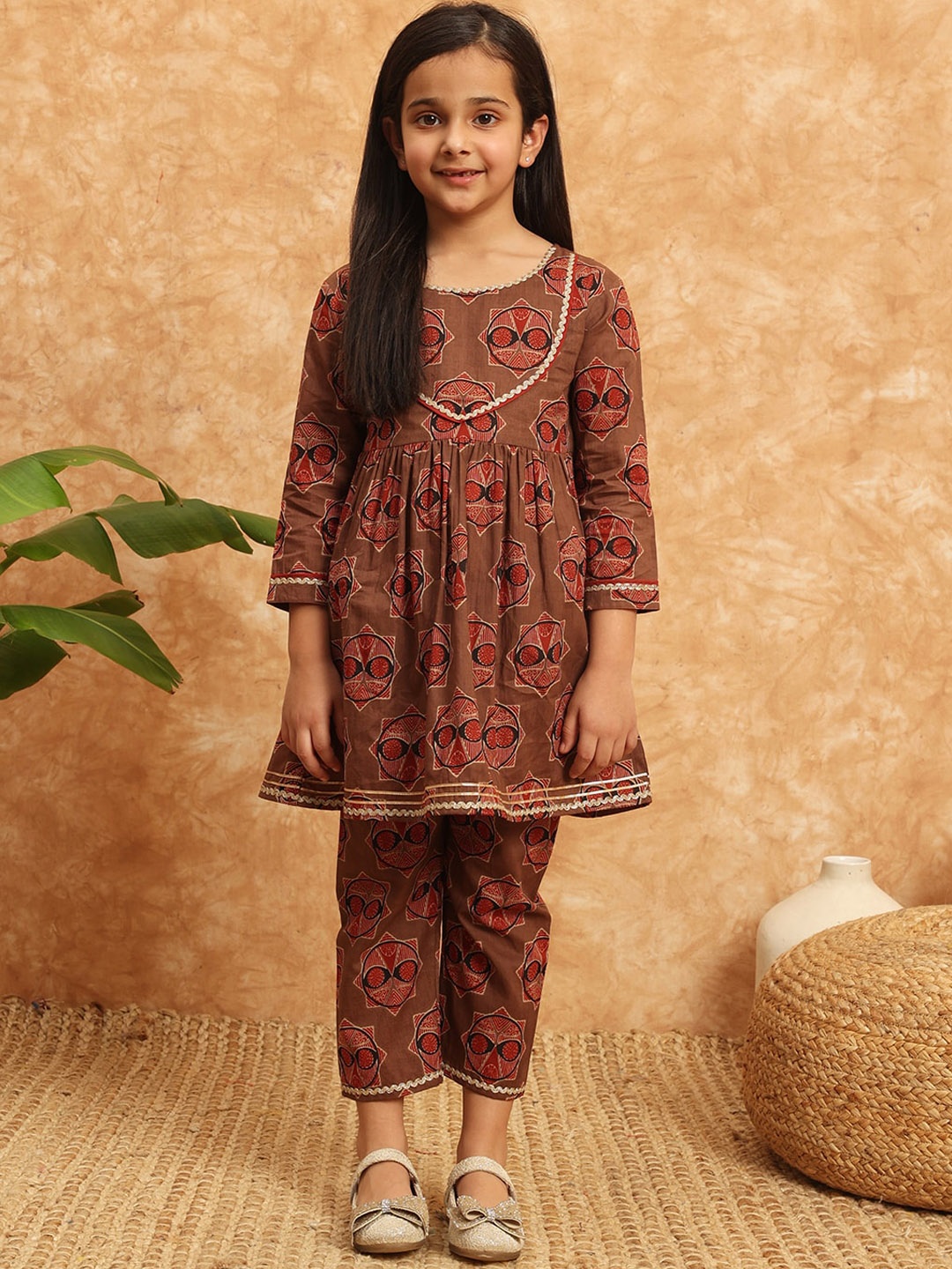 

Readiprint Girls Ethnic Motifs Printed Pure Cotton Kurta With Trouser, Brown