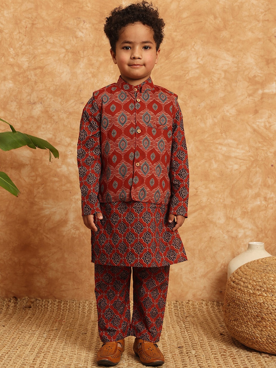 

Readiprint Boys Ethnic Motifs Pure Cotton Kurta with Pyjamas & Nehru jacket, Maroon