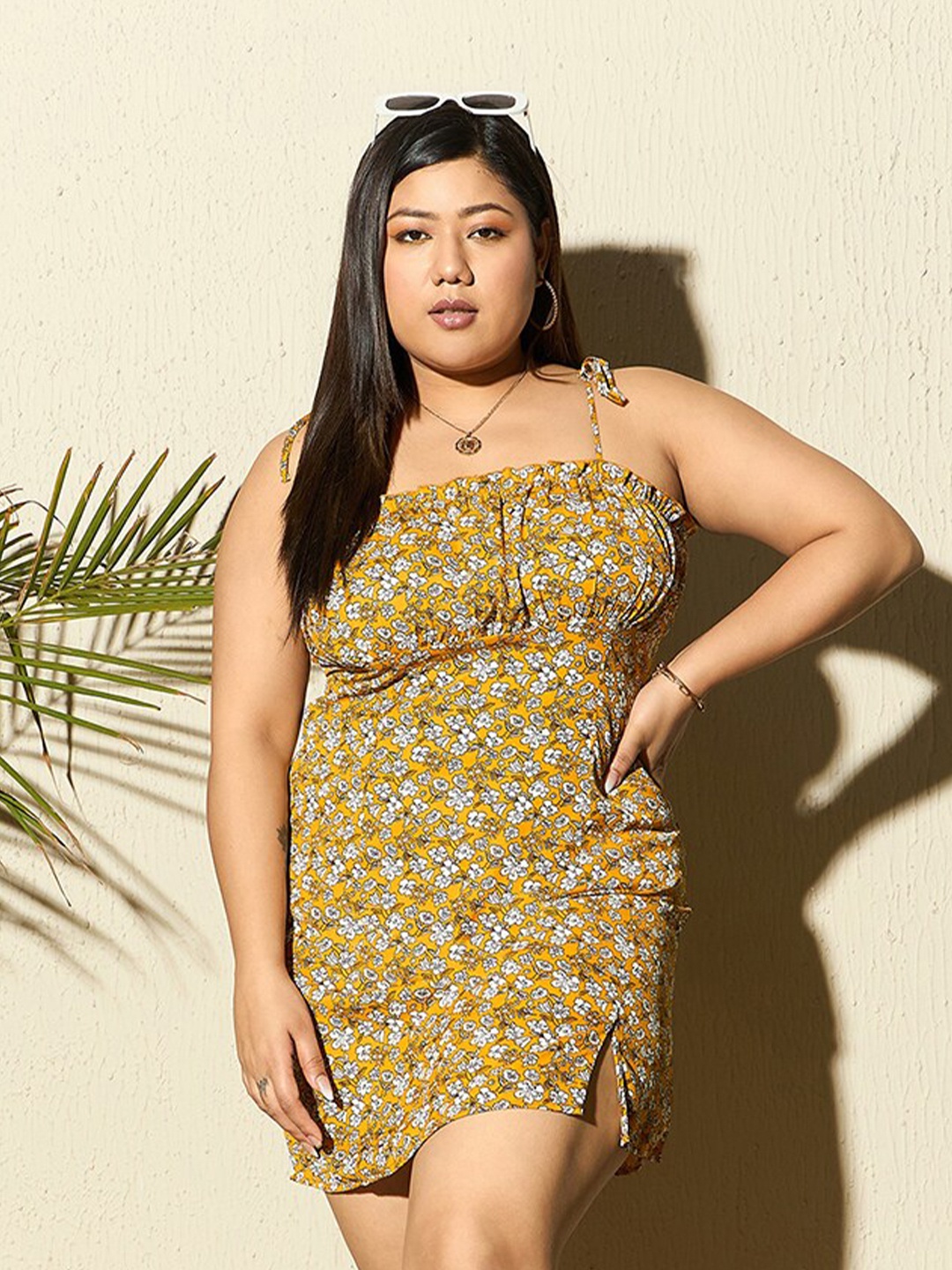 

Berrylush Curve Plus Size Mustard Yellow Floral Printed Sheath Dress