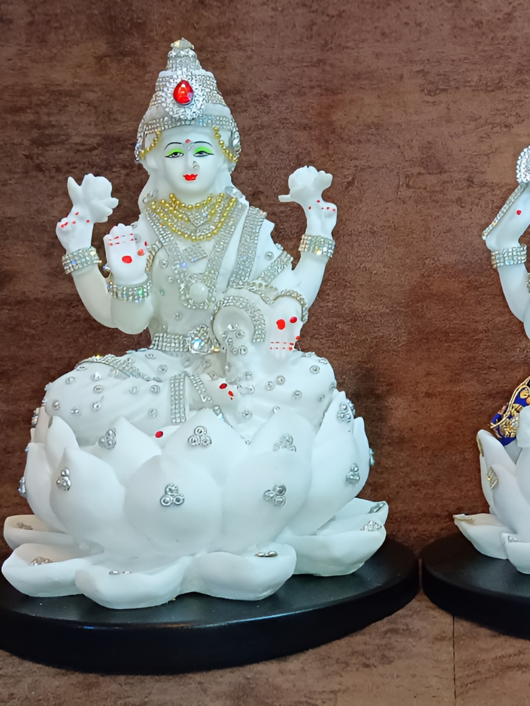 

SANKALAN CREATIONS White & Red Religious Idol Showpiece