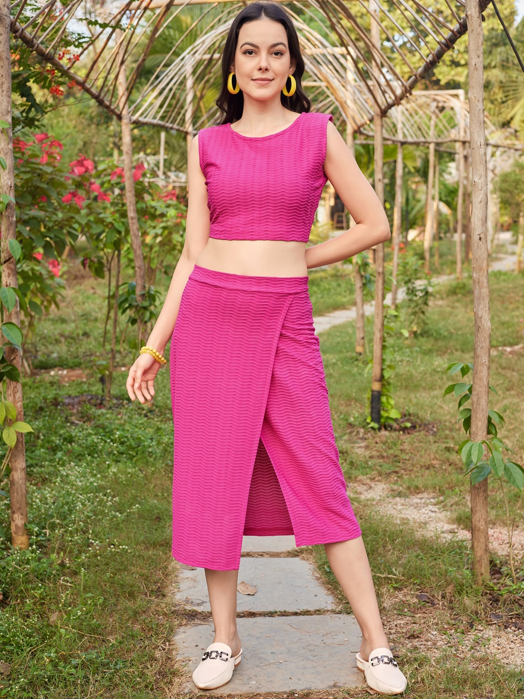 

PURVAJA Textured Sleeveless Crop Top With Skirt, Pink