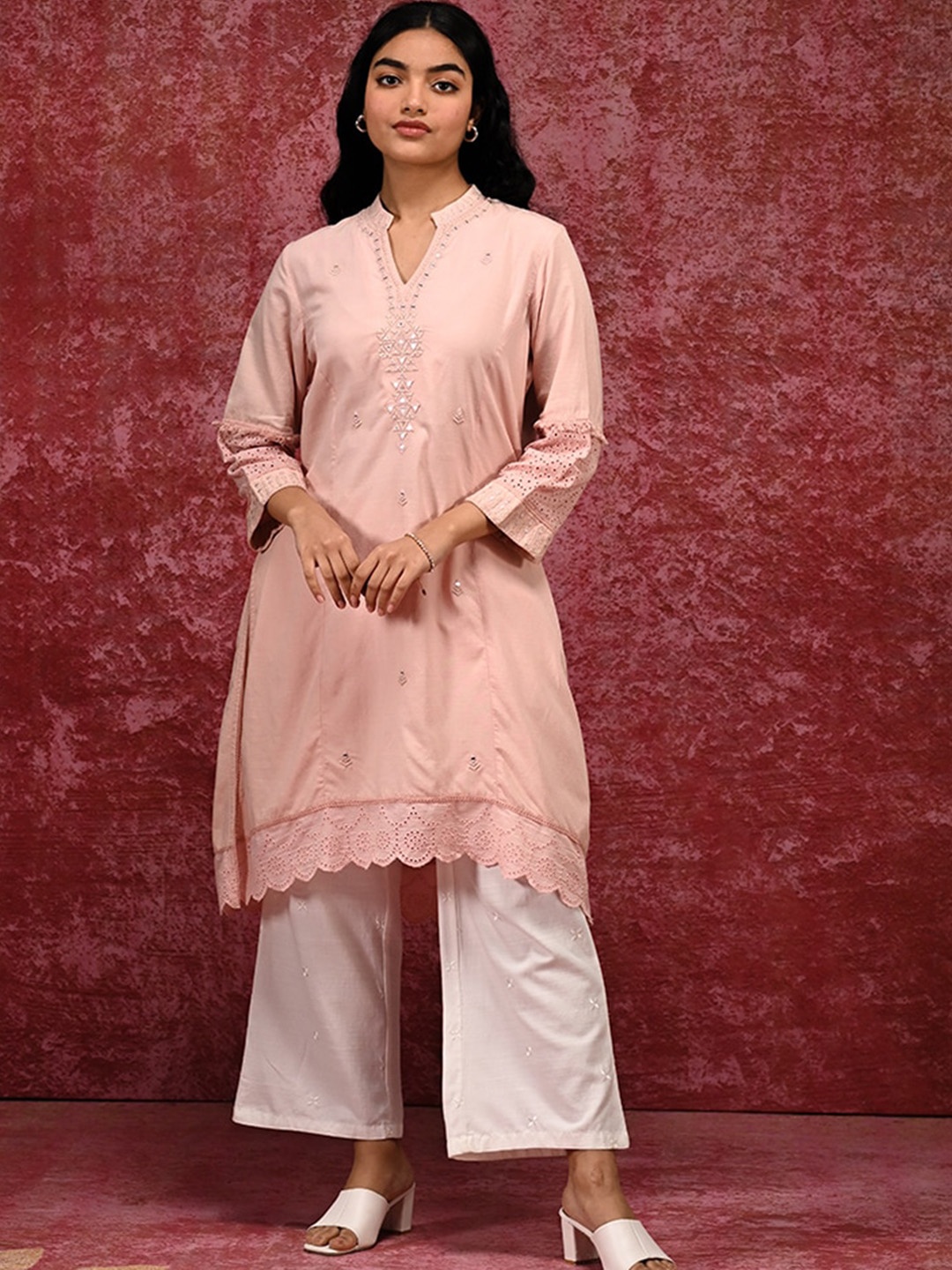 

Lakshita Geometric Embroidered Cotton Linen A-Line Kurta, Pink