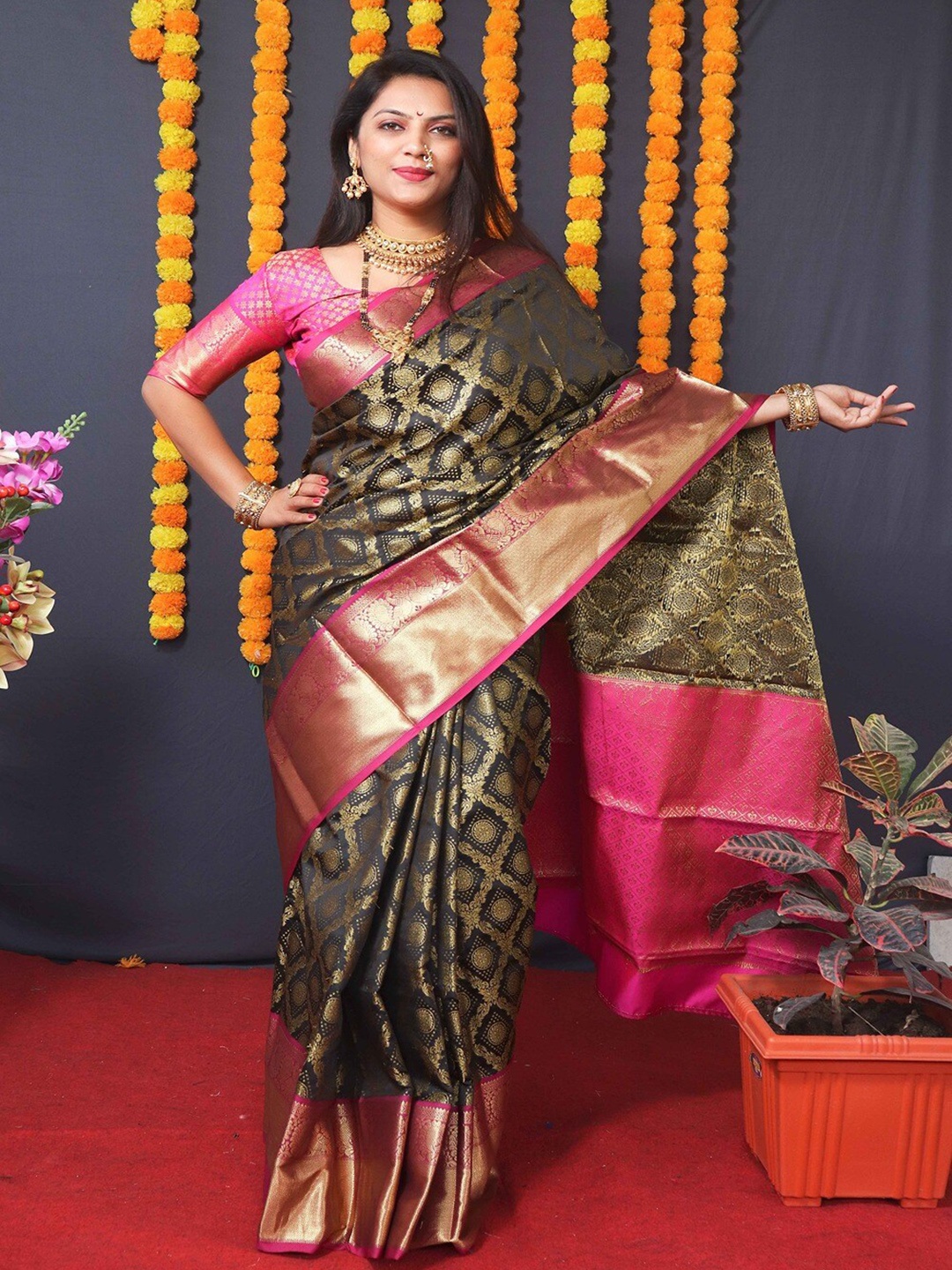 

SGF11 Ethnic Motifs Woven Design Pure Silk Kanjeevaram Saree, Black