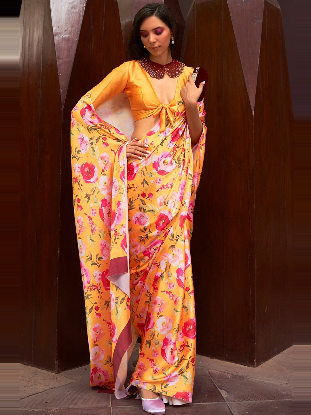 

DEVATITHI Floral Printed Saree, Yellow