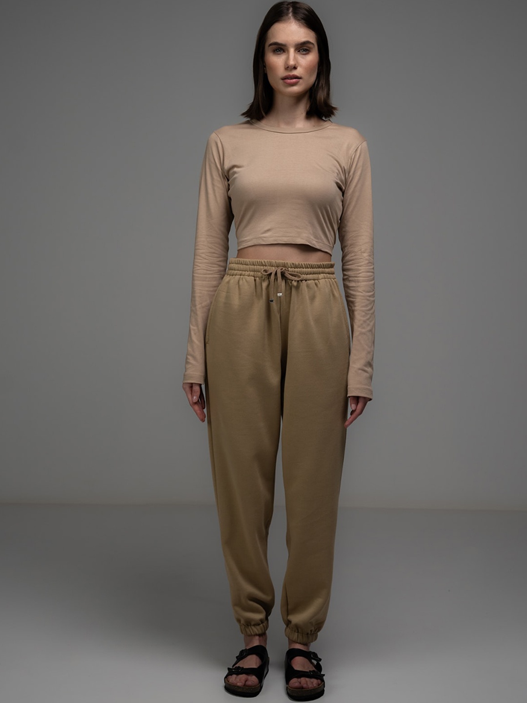 

SOTBELLA Round Neck Crop Top & Mid-Rise Joggers Co-Ords, Brown