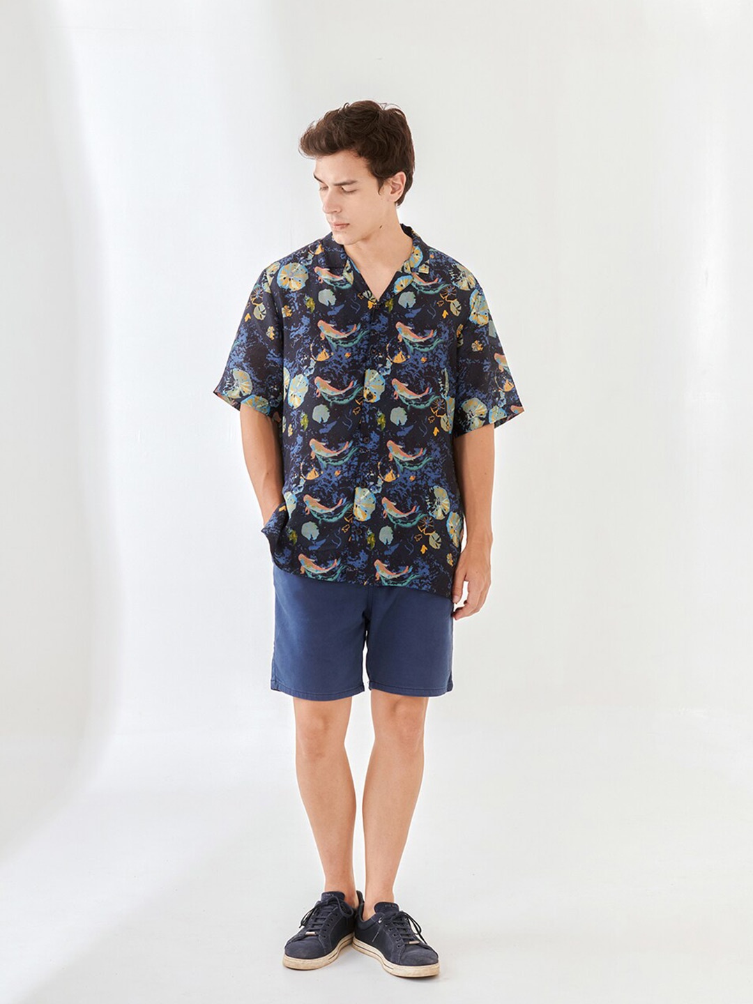 

QB MEN Graphic Printed Classic Silk Casual Shirt, Navy blue